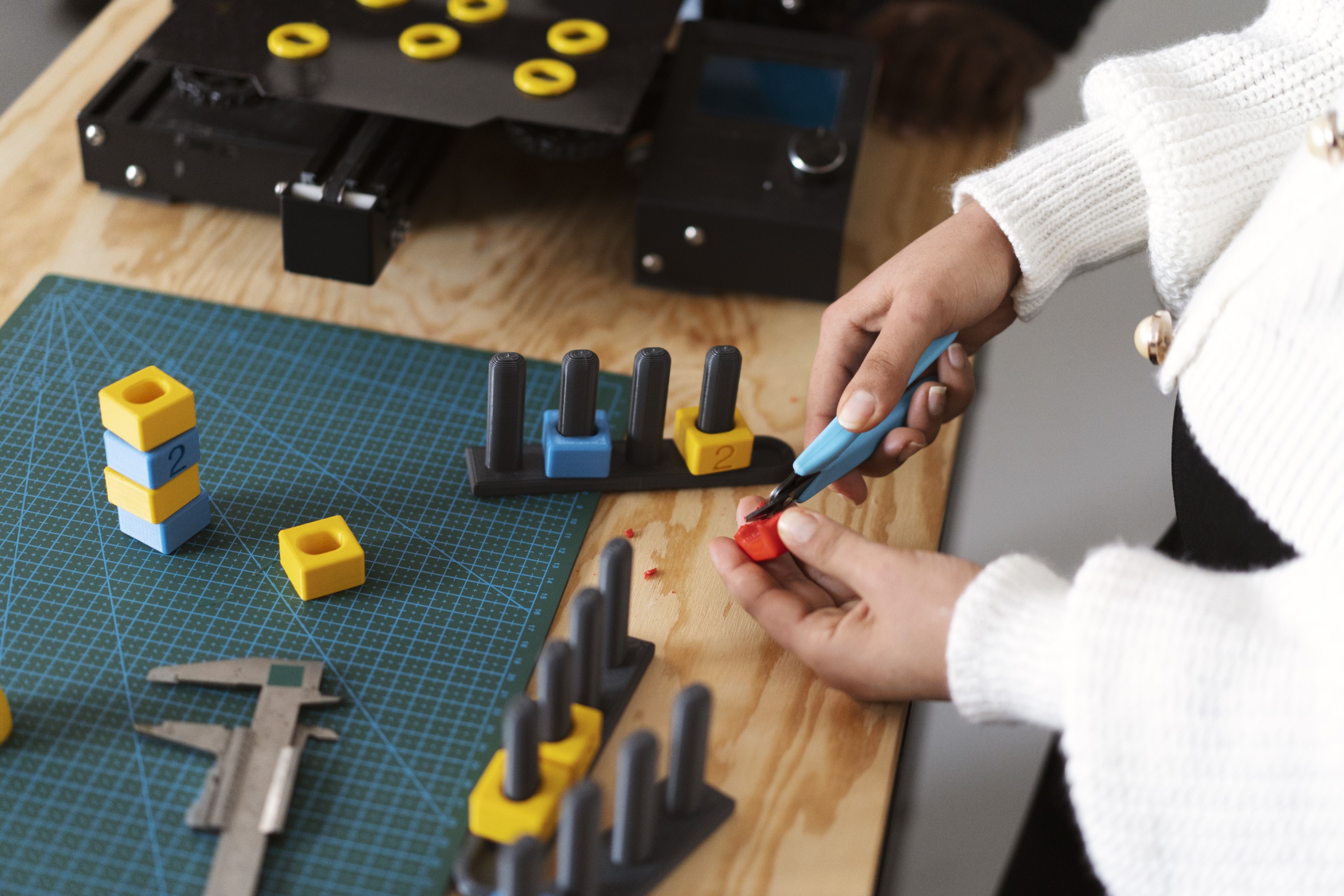 designer-working-3d-model.jpg
